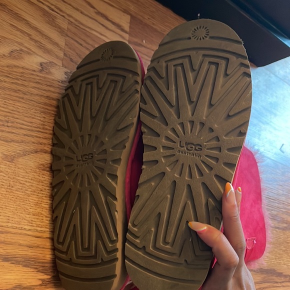 Bailey Bow Uggs - Picture 3 of 4